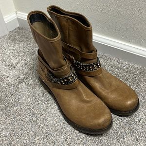 Women’s size 8.5 boots